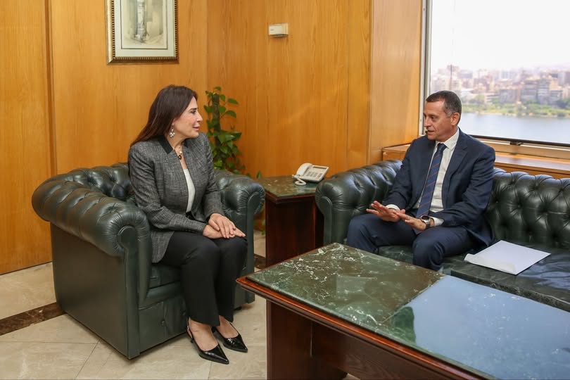 وزيرة الإسكان ومحافظ أسوان