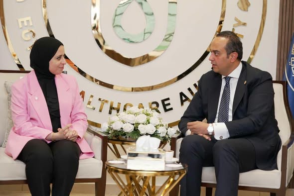رئيس هيئة الرعاية الصحية يبحث مع نائبة وزير الخارجية والتعاون الدولي والمصريين بالخارج