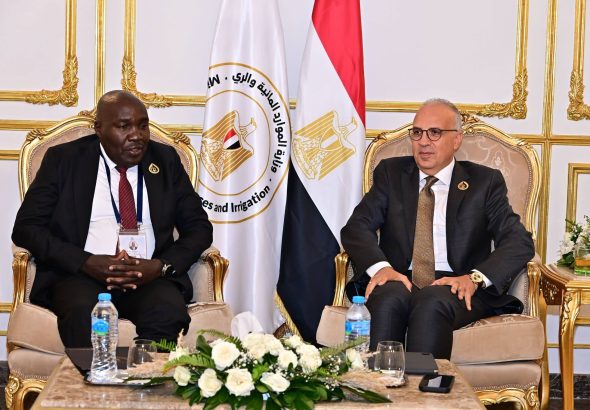 الدكتور سويلم يلتقي السكرتير الدائم لوزارة المياه والصرف الصحي الكينية، لبحث تعزيز التعاون في مجال الموارد المائية