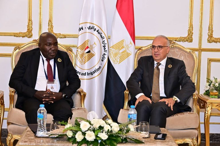 الدكتور سويلم يلتقي السكرتير الدائم لوزارة المياه والصرف الصحي الكينية، لبحث تعزيز التعاون في مجال الموارد المائية